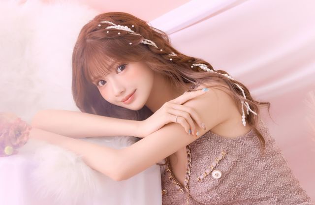 横になる女性